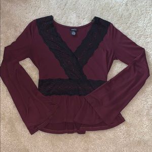 V-cut long sleeve with lace